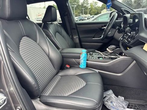 Used 2024 Toyota Highlander XSE AWD/4WD image 19