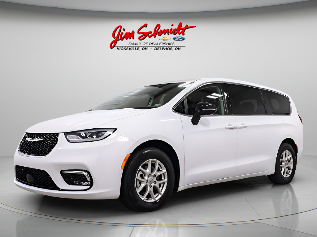 Used 2024 Chrysler Pacifica Touring-L FWD image 3