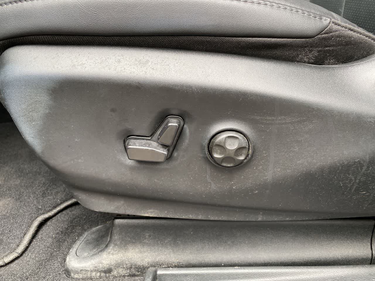 Used 2025 Chrysler Pacifica Select FWD image 13