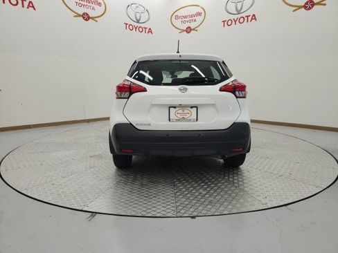 Used 2020 Nissan Kicks S FWD image 7