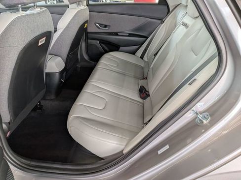 Used 2025 Hyundai Elantra Limited image 29