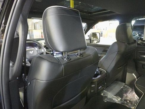 New 2026 RAM 2500 Laramie AWD/4WD image 26
