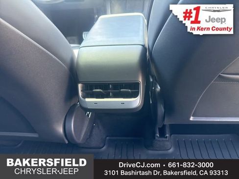 Used 2024 Tesla Model Y Performance AWD/4WD image 11