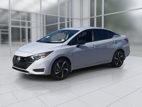 New 2025 Nissan Versa SR w/ Trunk Package image 2