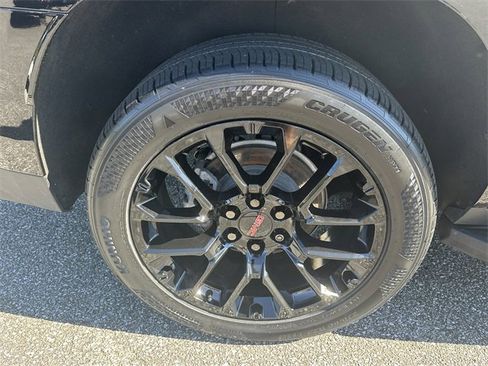 Used 2022 GMC Yukon SLE w/ Gmc Pro Safety Plus Package image 18