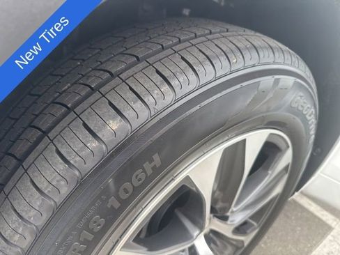 Used 2023 Toyota Highlander XLE image 20