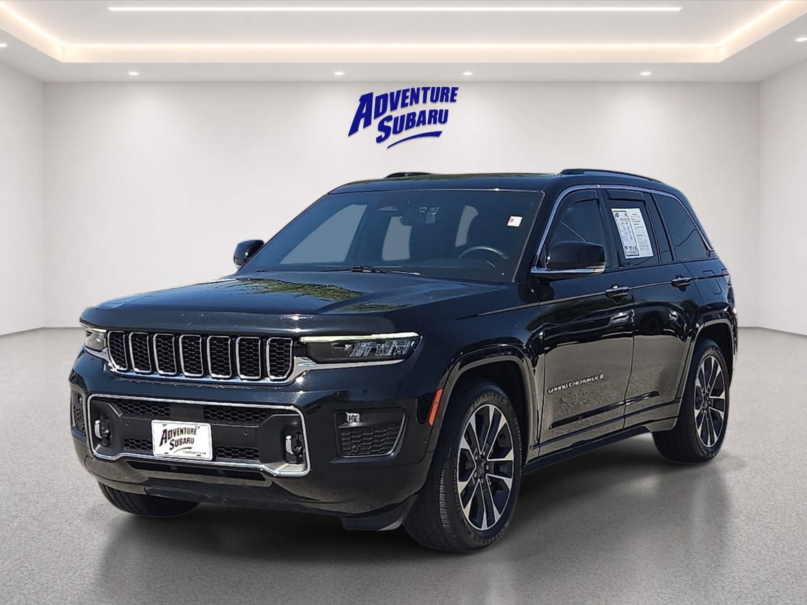 Used 2023 Jeep Grand Cherokee Overland w/ Luxury Tech Group IV AWD/4WD image 2