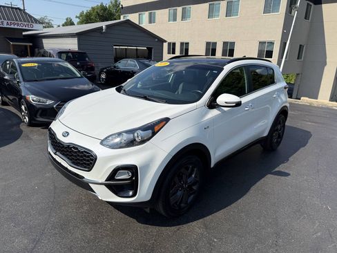 Used 2020 Kia Sportage S w/ S Sunroof Package AWD/4WD image 2