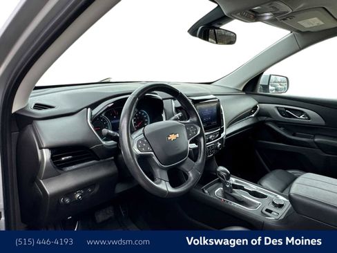 Used 2021 Chevrolet Traverse LT image 2