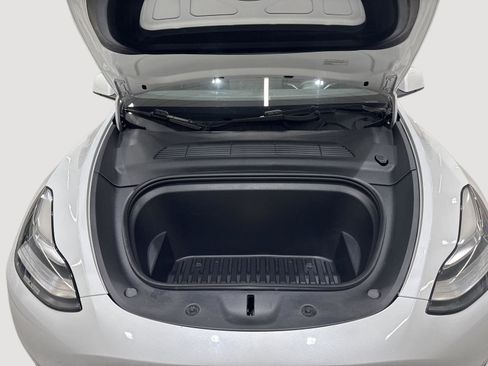 Used 2022 Tesla Model Y Long Range image 19