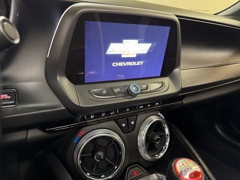 Used 2021 Chevrolet Camaro LT w/ Technology Package image 12