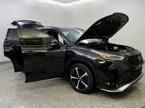 Used 2021 Toyota Highlander XSE AWD/4WD image 9