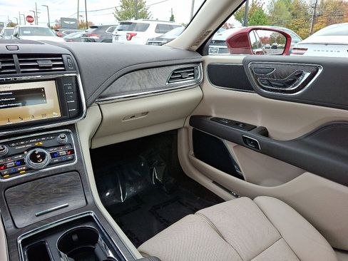 Used 2017 Lincoln Continental Reserve w/ Climate Package image 16
