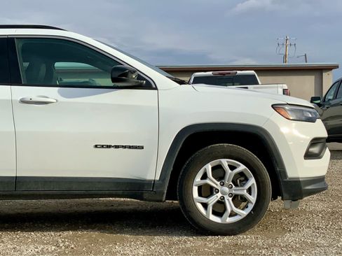 Used 2024 Jeep Compass Latitude image 10