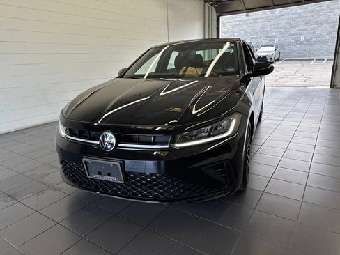 Used 2025 Volkswagen Jetta Sport FWD image 3