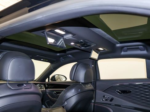 Used 2022 Bentley Flying Spur V8 image 31