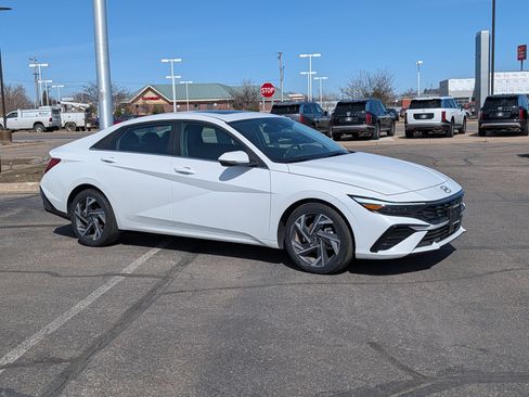 Certified 2025 Hyundai Elantra Limited image 7