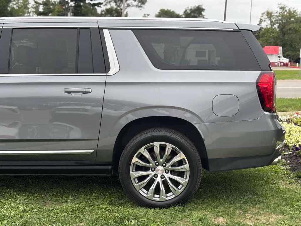 Used 2021 GMC Yukon XL Denali w/ Denali Ultimate Package AWD/4WD image 16