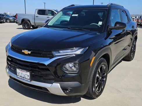 Used 2023 Chevrolet TrailBlazer LT FWD image 1