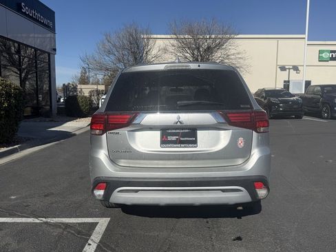 Used 2020 Mitsubishi Outlander ES image 6