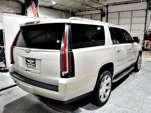 Used 2016 Cadillac Escalade ESV Luxury image 6