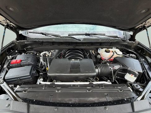 Certified 2025 Chevrolet Suburban LS RWD image 38