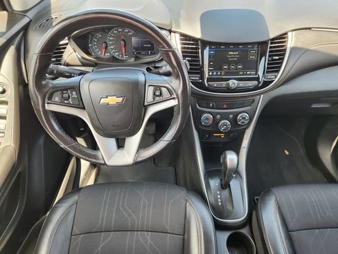 Used 2019 Chevrolet Trax LT w/ LT Convenience Package FWD image 27