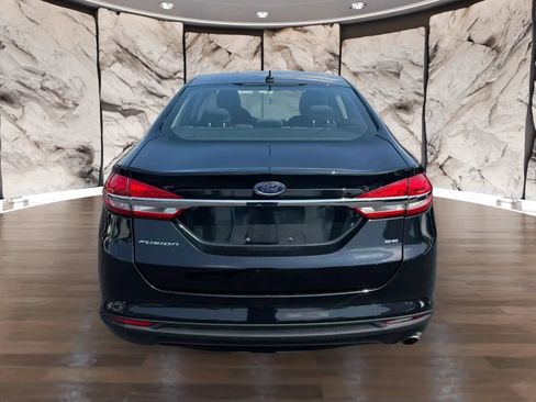 Used 2017 Ford Fusion SE FWD image 6