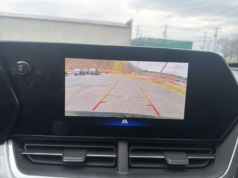 Used 2025 Chevrolet Trax LT FWD image 15