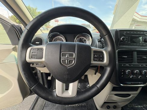 Used 2015 Dodge Grand Caravan SE w/ Quick Order Package 29E SE FWD image 16