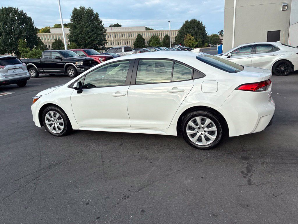 Used 2025 Toyota Corolla LE FWD image 14