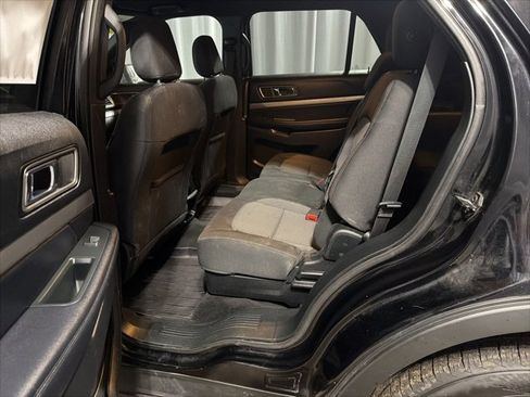 Used 2018 Ford Explorer XLT image 12