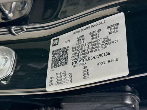 Used 2025 Chevrolet Colorado ZR2 w/ Technology Package image 35