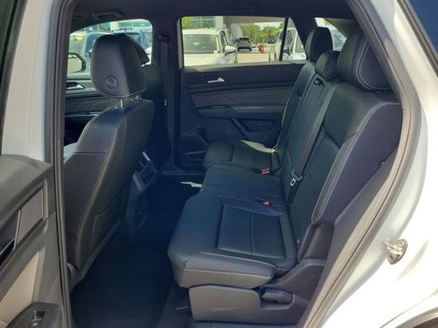 Used 2023 Volkswagen Atlas Cross Sport SE FWD image 11