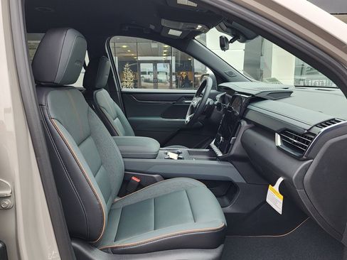 New 2026 GMC Acadia AT4 w/ Luxury Package image 42