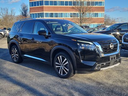New 2025 Nissan Pathfinder Platinum w/ Lighting Package (N92)