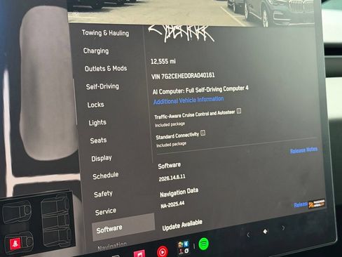 Used 2024 Tesla Cybertruck AWD Crew Cab image 43