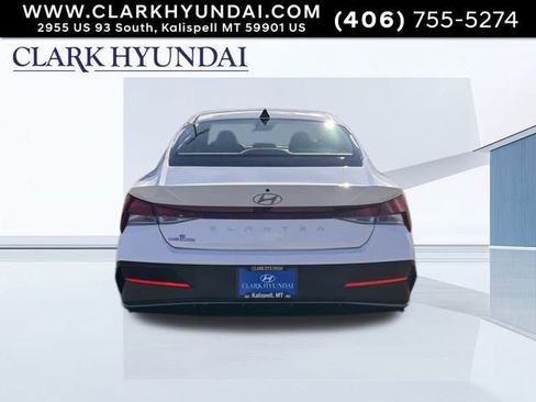 Used 2025 Hyundai Elantra SE image 6
