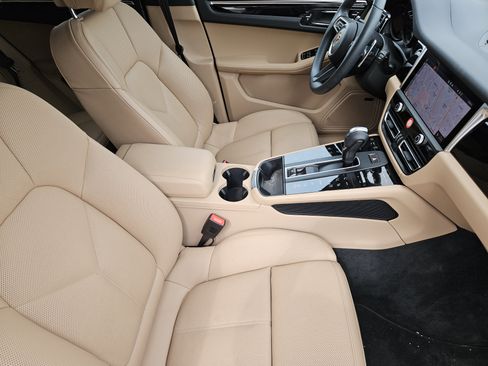 Certified 2025 Porsche Macan image 15
