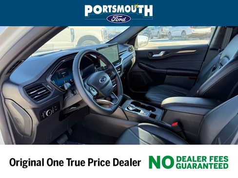 Used 2025 Ford Escape ST-Line Elite w/ Premium Technology Package image 4
