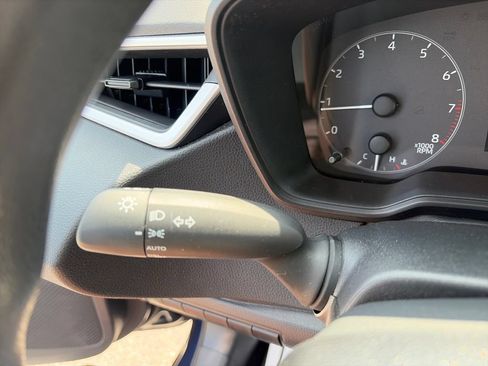 Used 2025 Toyota Corolla LE FWD image 33