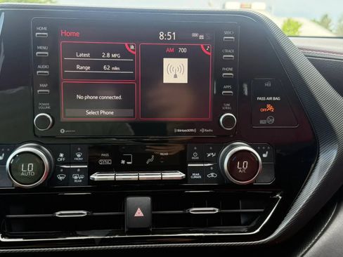 Used 2021 Toyota Highlander XSE FWD image 18