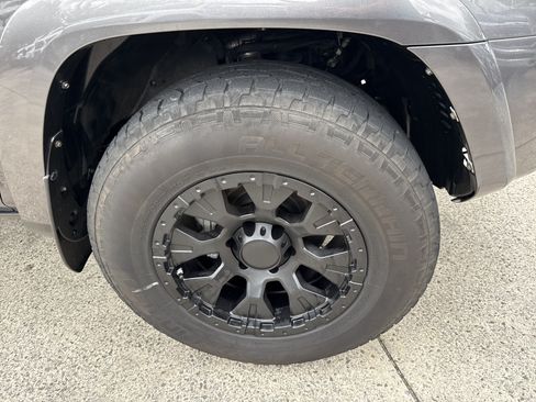 Used 2017 Toyota 4Runner SR5 Premium RWD image 12