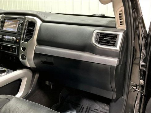 Used 2018 Nissan Titan PRO-4X w/ Pro-4x Convenience Package image 16