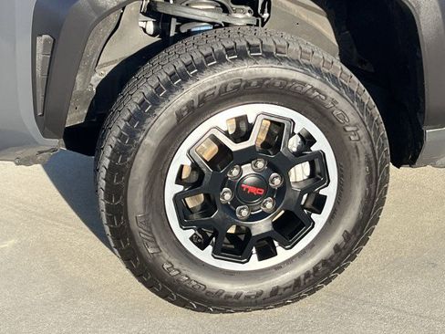 Used 2025 Toyota Tacoma TRD Off-Road image 32