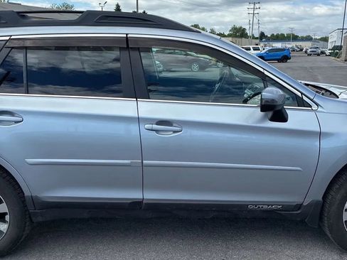 Used 2015 Subaru Outback 2.5i Limited AWD/4WD image 11