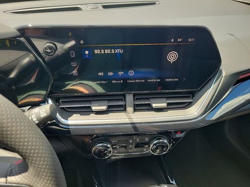 Used 2025 Chevrolet Trax RS image 10