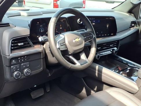 Certified 2025 Chevrolet Suburban LT AWD/4WD image 10