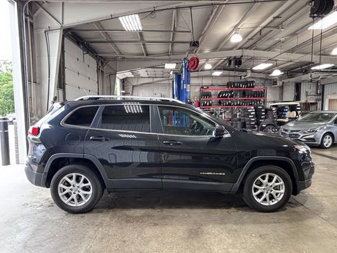 Used 2016 Jeep Cherokee Latitude AWD/4WD image 2