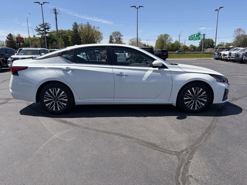 Used 2023 Nissan Altima 2.5 SV FWD image 5
